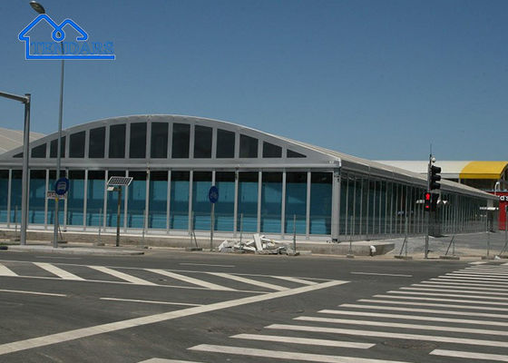 شراء 8x8m عازل للماء غطاء PVC قوس خيمة الألومنيوم سبيكة الإطار صافي العرض لمهام VIP تصنيع عبر الإنترنت